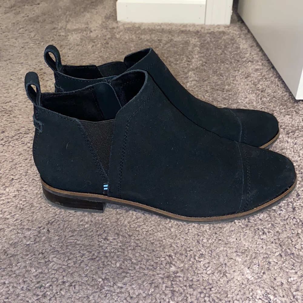 Tom’s booties size 8